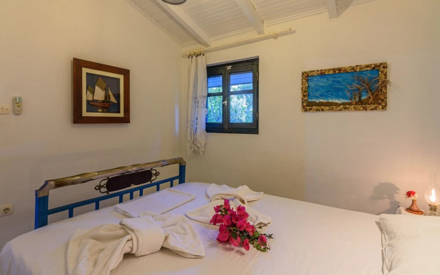 The Blue House Seaside Retreat - Fully Equipped