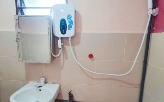 OYO 90291 Homestay De'majidee