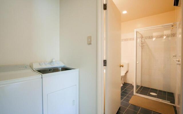 Frankton House - Queenstown Holiday Home