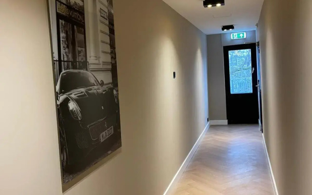 Hotel 83