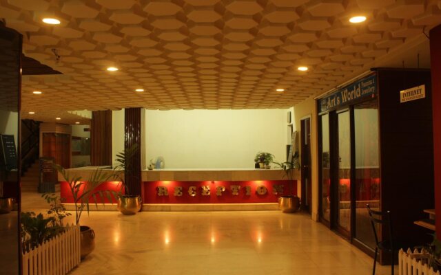 Hotel Parisutham