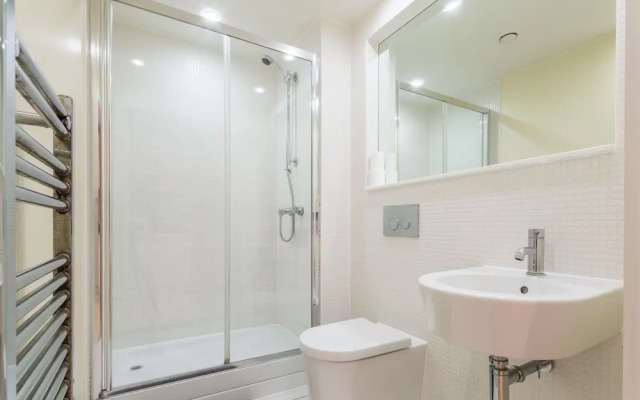 Modern Apt. in the Heart of Docklands