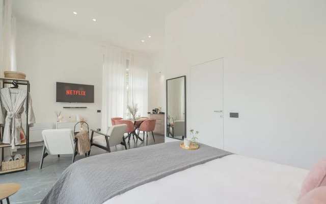 Piccola Como Lotus by Rent all Como