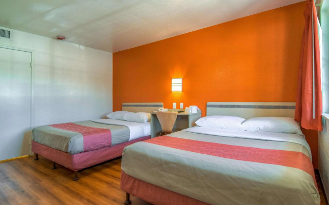 Motel 6 Pomona, CA - Los Angeles