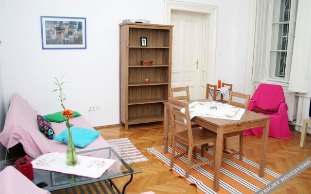 Alkotmany street Apartment