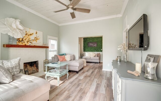 Walk to River & Shops: Downtown Dunnellon Escape