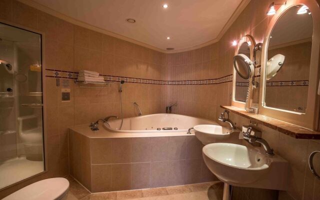 Hotel & Restaurant Infinity