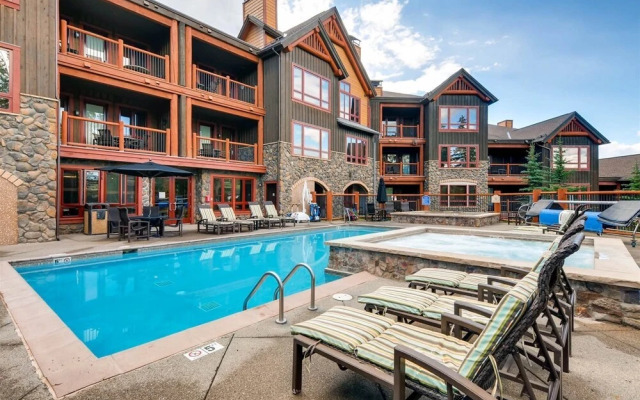 Luxury 2 Bedroom Ski in, Ski Out Mountain Vacation Rental Just Steps from the Snowflake Ski Lift in Breckenridge