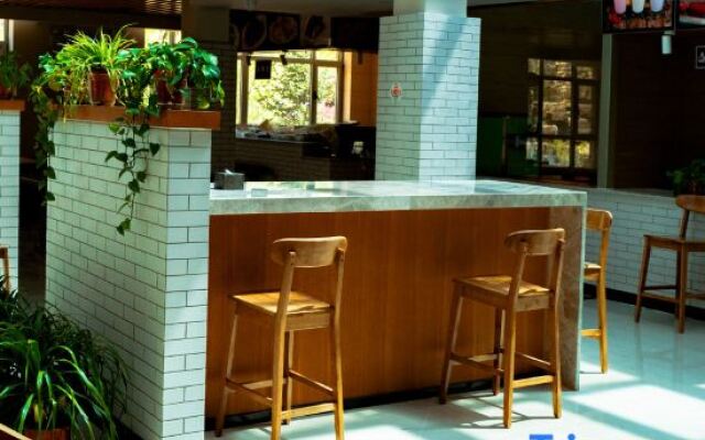 Yunmeng Shanju Guesthouse