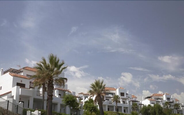 2 Bedrooms Apartment with Garden View