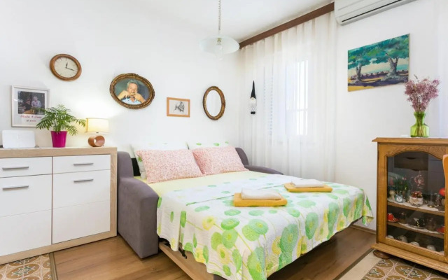 Apartments with a parking space Mirca, Brac - 729