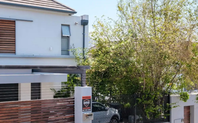 Tranquil Escape in Sea Point Aureto