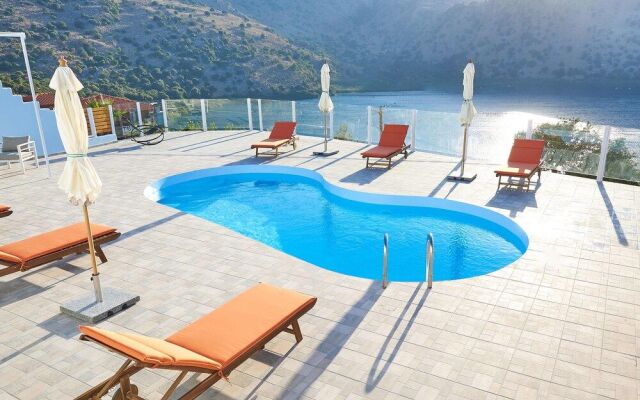 Lake View Suites