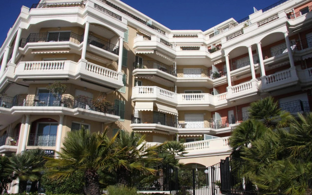 Sharon Apartment in Victoria Beach