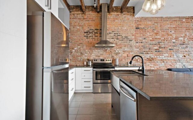 Old Montreal Street View 2BR Loft Hotel