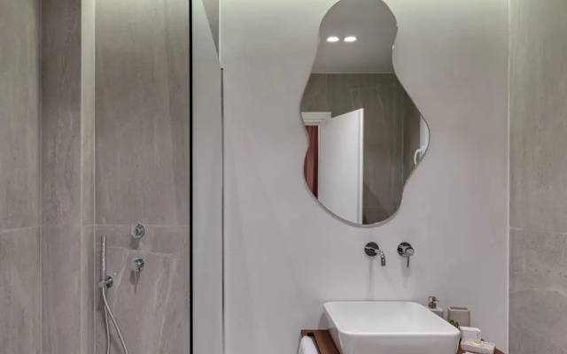 Acropolis White Key Residence