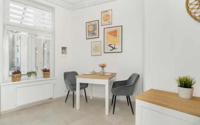Large Family Poznan Apartment by Renters