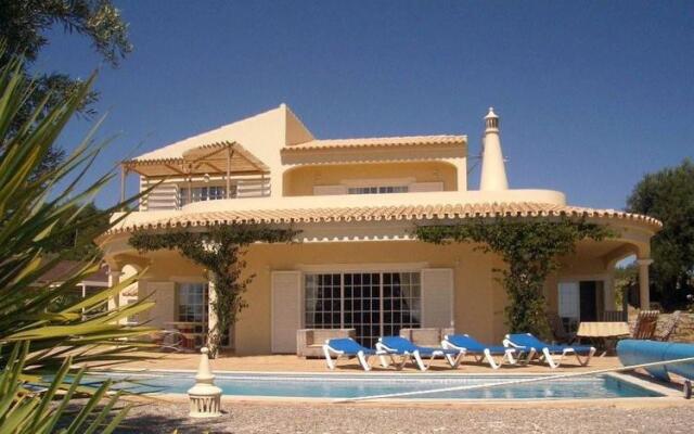 Comfortable detached child-friendly villa with private pool