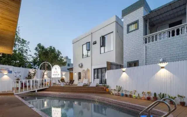 Three Lives · Blooming Pool Homestay (Sanya West Island Branch)