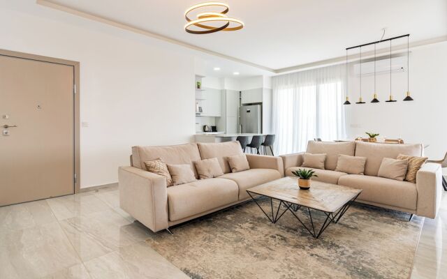 YAMAS Urban Living Pool Penthouse Marvel