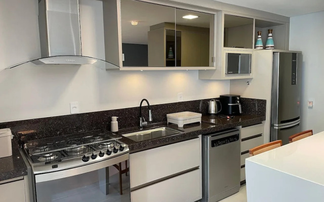 Apto Frente Mar Próximo ao Beto Carrero