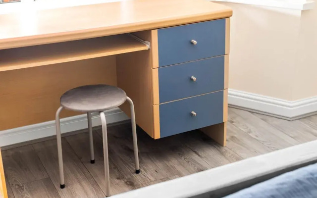 Harborne House 4 Bedroom Contractor Qe Hospital