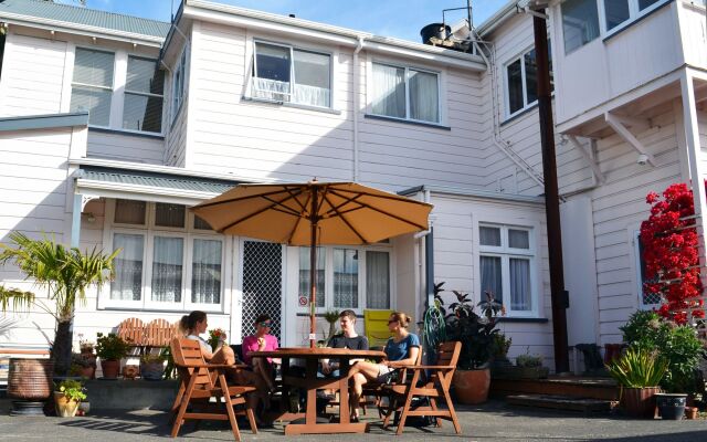 Braemar House B&B and YHA Hostel