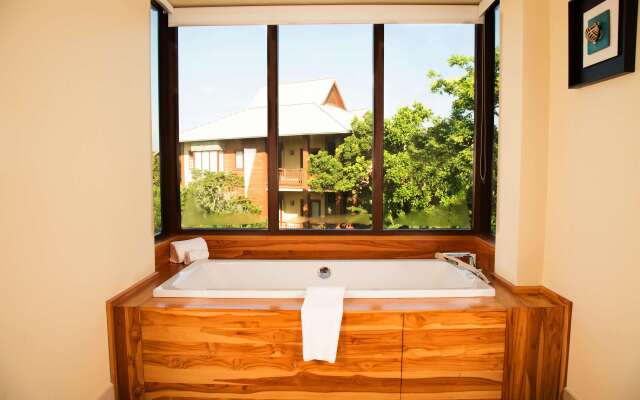 Indura Beach & Golf Resort, Curio Collection by Hilton