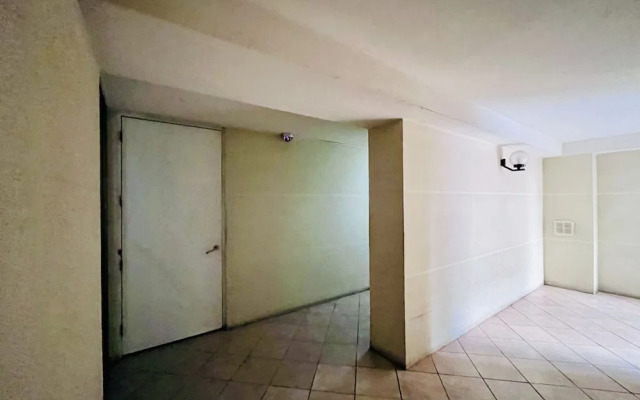 Urban Yard Bus Terminal Home Office Pool Wifi