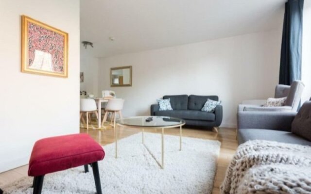 Modern and trendy 4 bed townhouse in Bristol