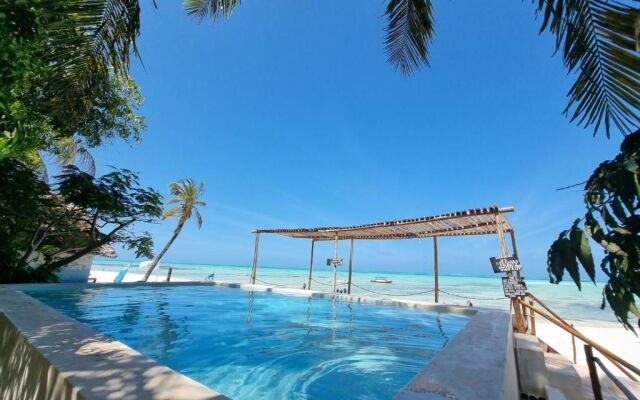 Red Monkey Beach Lodge