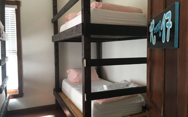 International Travelers House Hostel \- Downtown San Diego Little Italy.