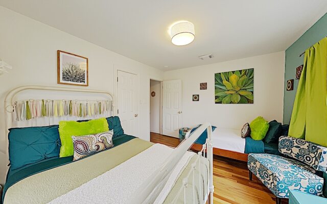 Hip 2BR Austin Bungalow by RedAwning