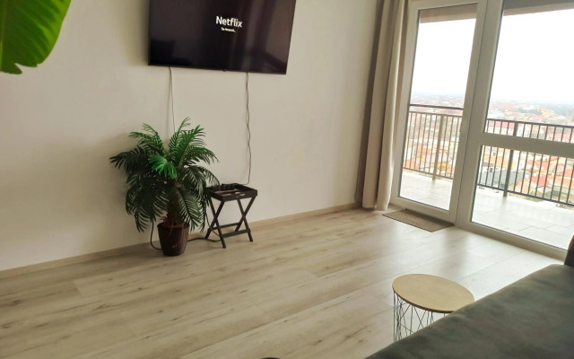 Apart Summer Haven - private parking lot & terrace, selfcheck-in&out, Mall