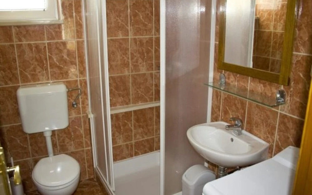 Nikša - 10 m From Beach - A1 Narancasti