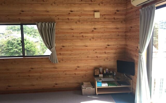 HEARTLAND HOUSE - Female Only & Couple Only