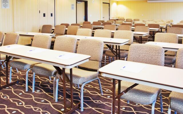 Holiday Inn Express & Suites Salinas by IHG