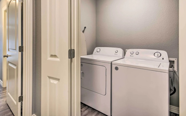 Home: Grassy Yard, Walk to Bentonville Square