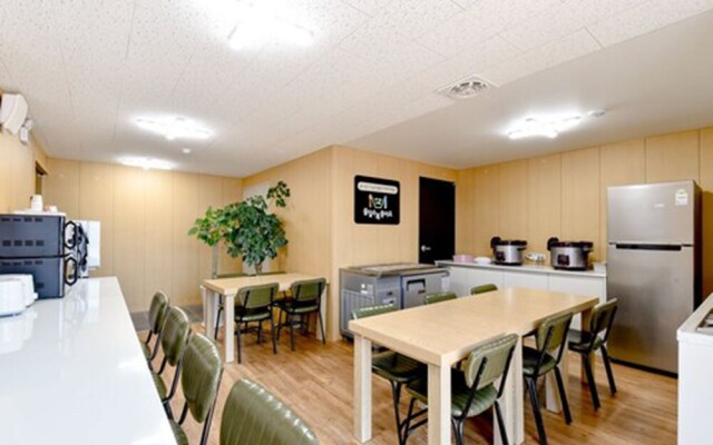 E-stay Hotel