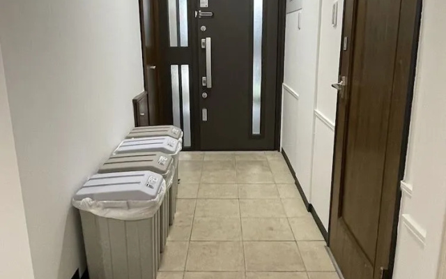 Zenibako House 1F