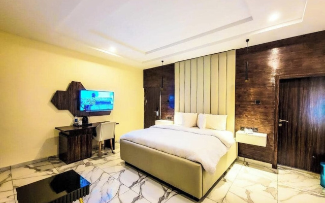 Four Crowns Serviced Apartment