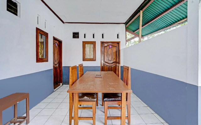 OYO 90405 Penginapan Sasti KuninganNearTaman Cirendang