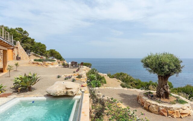 Mallorca front line property sea access