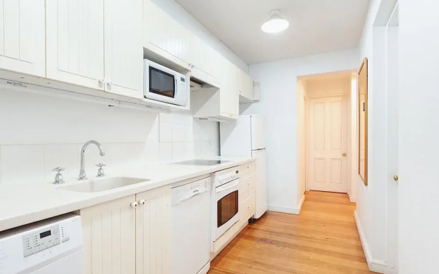 Charming Centrally Located 2 Bedroom Accommodation