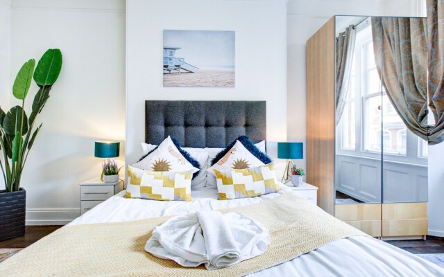 4-bedrooms 2-baths Independent Private Family Flat