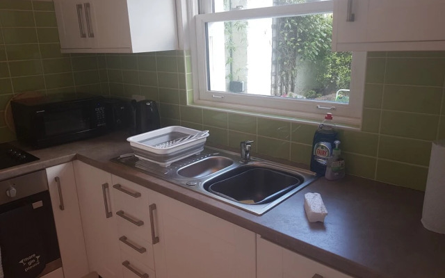 Lovely Large Garden Flat
