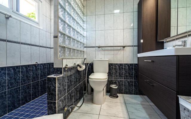 Large Villa With View! Private Pool Free Utilities!