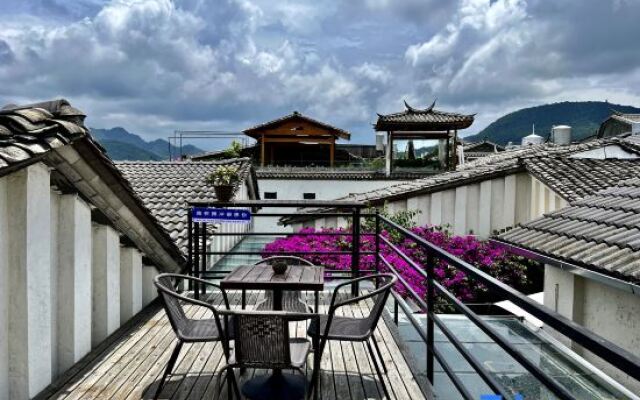 Tengchong Heshun Yeyunshanfang Homestay