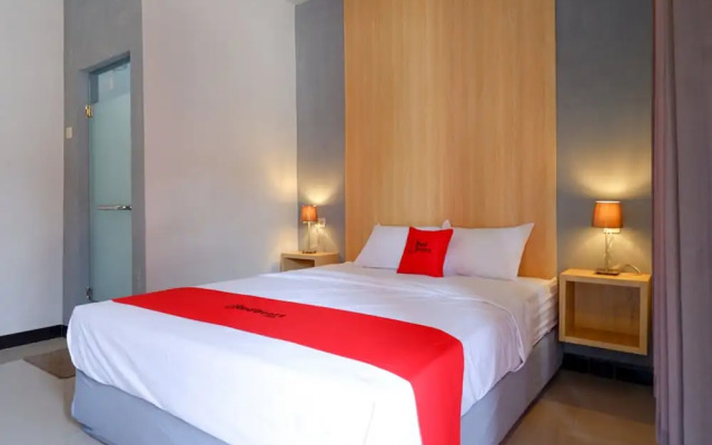 RedDoorz Syariah near Alun Alun Tegal