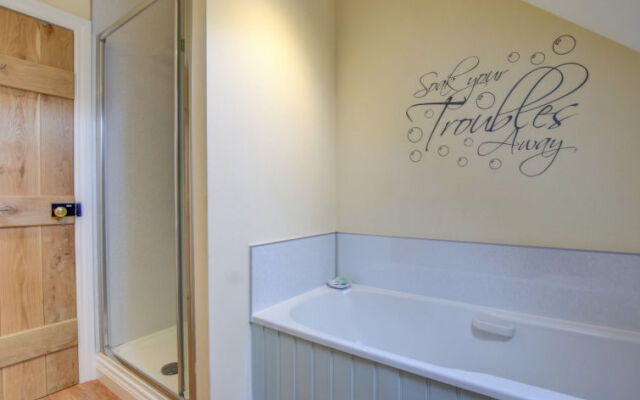 Holiday Home Bwthyn yr Onwydden